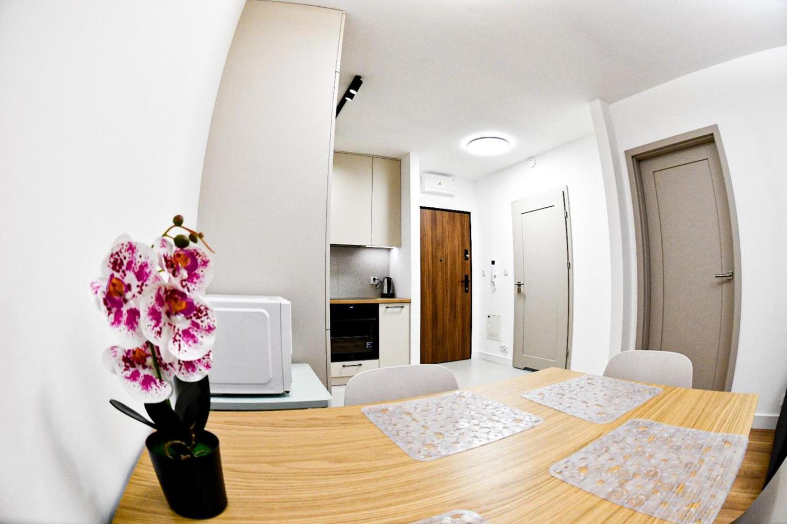 Elegant Two-Room Apartment, Sleeps 4, Near Turon Arena, With Balcony Krakow Exterior photo